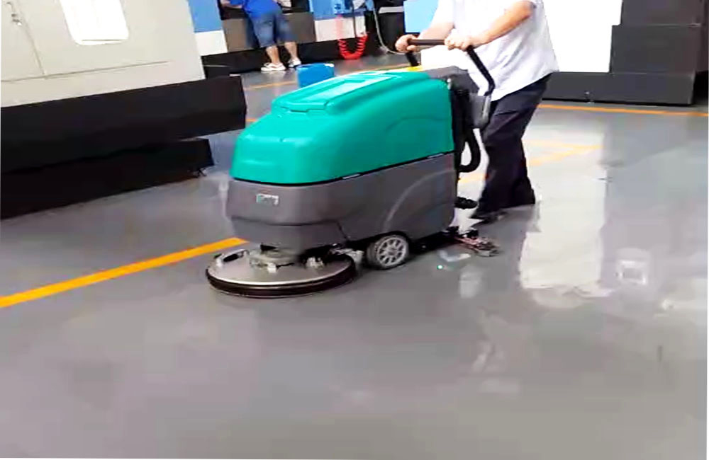 科力德手推式洗地機刷盤電機的更換方法